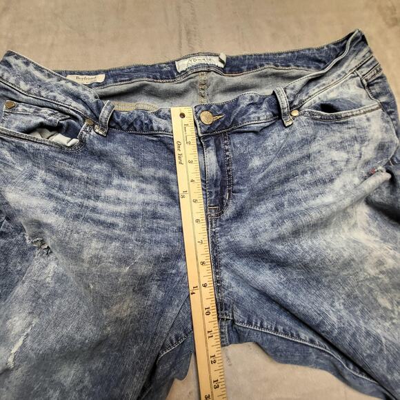 Torrid Boyfriend Jeans Womens 20 Blue Distressed Acid Wash Denim Plus Size - Picture 8 of 11
